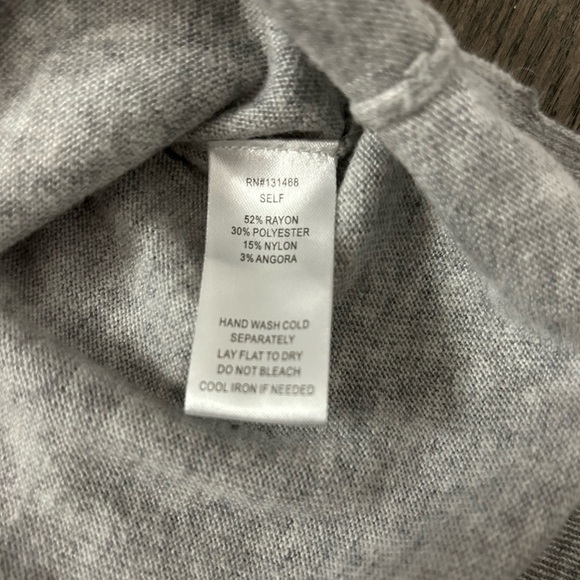 Lightweight distressed sweater by Fate - Picture 4 of 9